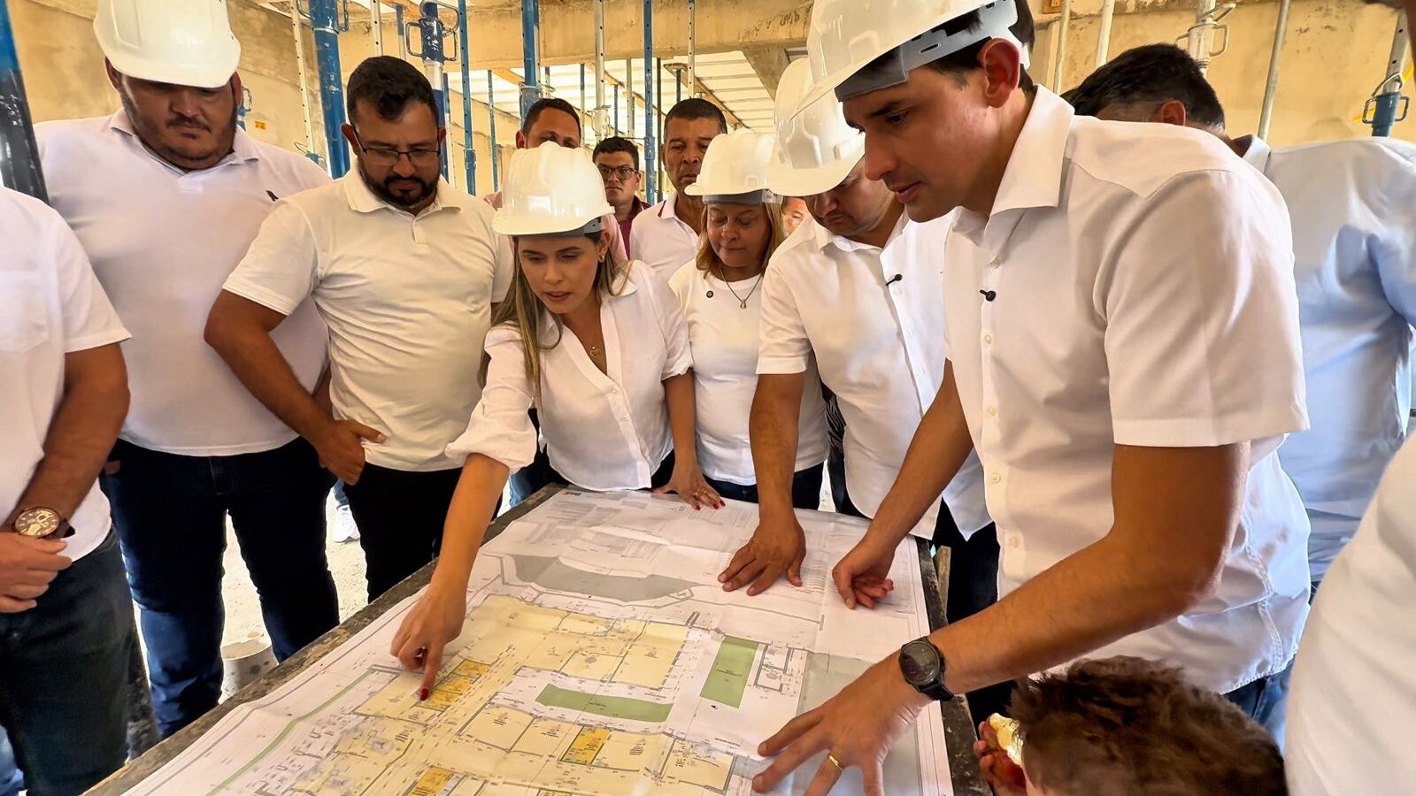 VÍDEO: Deputado federal Silvio Costa Filho acompanha obras em Itaíba
