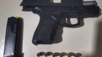 Homem fica ferido após troca de tiros em Custódia; suspeito foge e polícia apreende arma