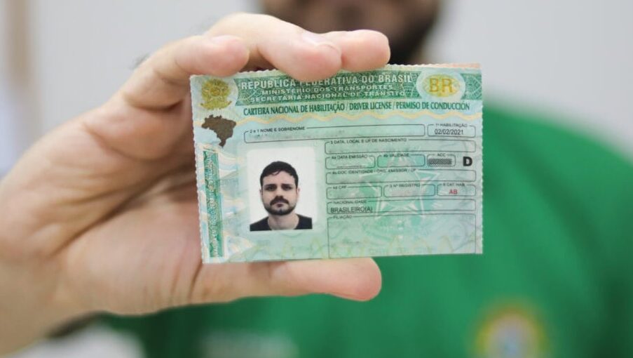 Comissão da Câmara dos Deputados adia votação de proposta que permite direção para jovens a partir de 16 anos