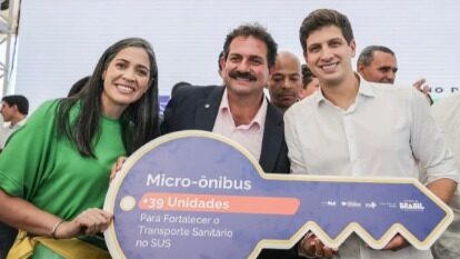 João Campos participa de evento de entrega de 75 veículos em Serra Talhada