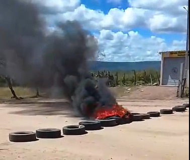 Protesto revitalização de rodovia da Pedra