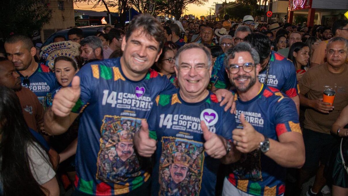 Mais de 40 mil pessoas lotam as ruas de Arcoverde na maior Caminhada do Forró do Brasil