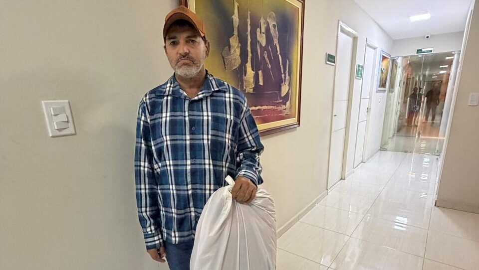 Arcoverdense que já enfrentou o frio emociona ao doar agasalho em campanha solidária da Câmara de Vereadores