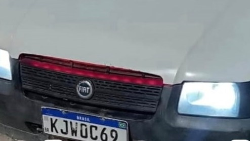 Família tem carro roubado em conjunto residencial, em Buíque