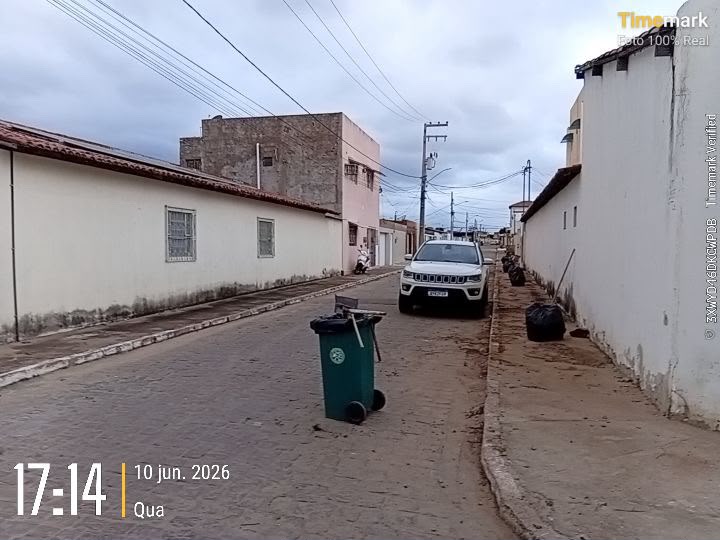 Ação de limpeza de rua em Petrolândia