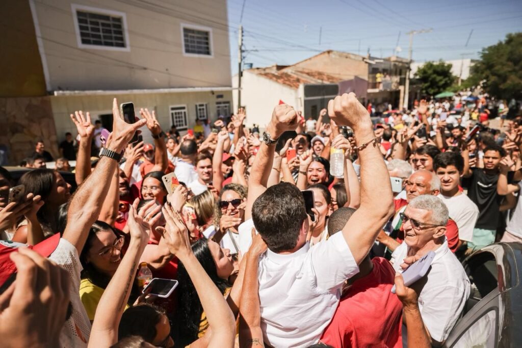 João Campos multidão em Sertânia