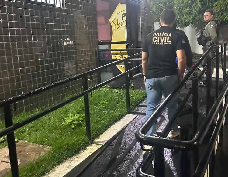 Mulher e adolescentes presas em Sertânia