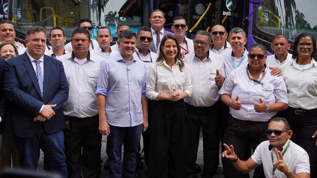 Raquel Lyra entrega 40 novos ônibus para a Região Metropolitana do Recife
