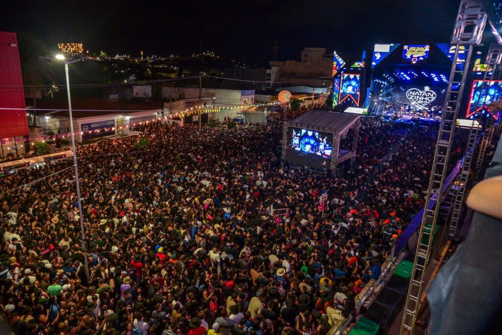 Apresentação de Natanzinho Lima em Arcoverde