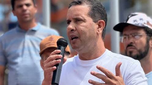 Prefeito de Saloá Júnior de Rivaldo utiliza palco do São João para discurso político