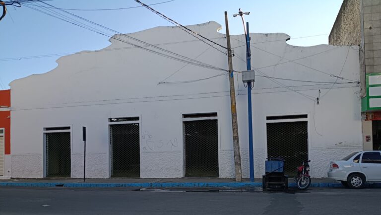 Após dois anos, a reforma do Mercado de Cereais de Arcoverde segue inacabada. Comerciantes cobram a retomada e conclusão da obra.