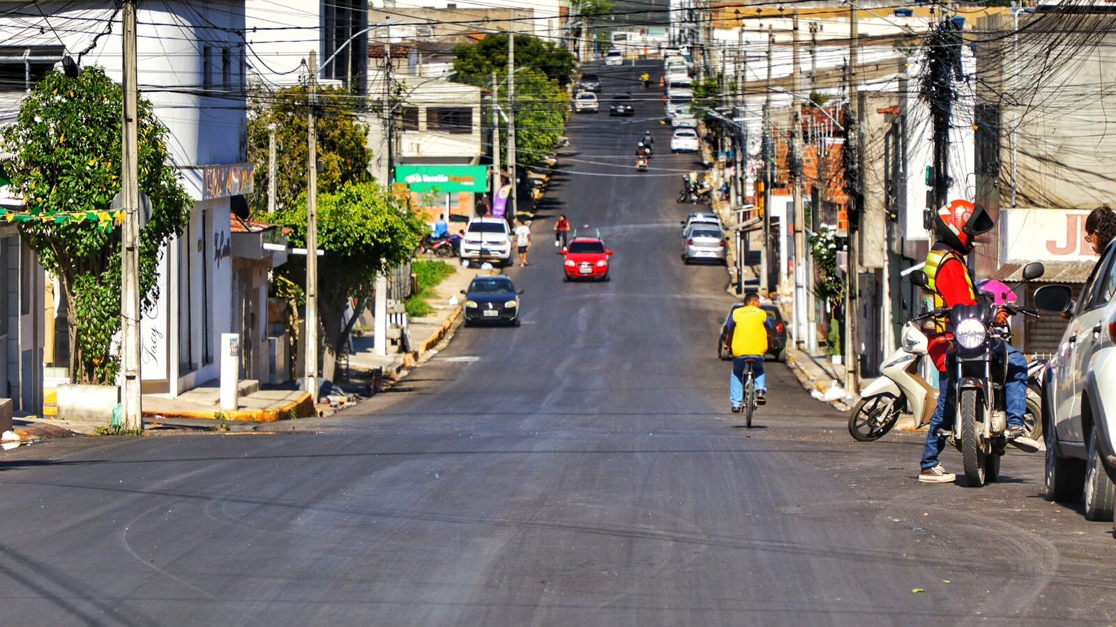 Avenida Pinto de Campos recebe novo asfalto e abre segunda etapa do Programa Pavimenta Arcoverde