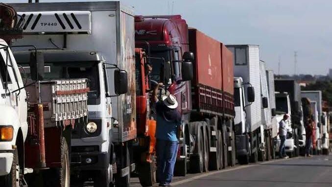 Greve dos caminhoneiros é convocada por associação após impasse da MP do Frete