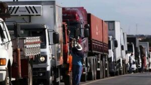 Greve dos caminhoneiros é convocada por associação após impasse da MP do Frete