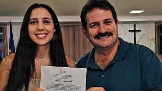 Câmara de Arcoverde empossa nova ouvidora aprovada em concurso público