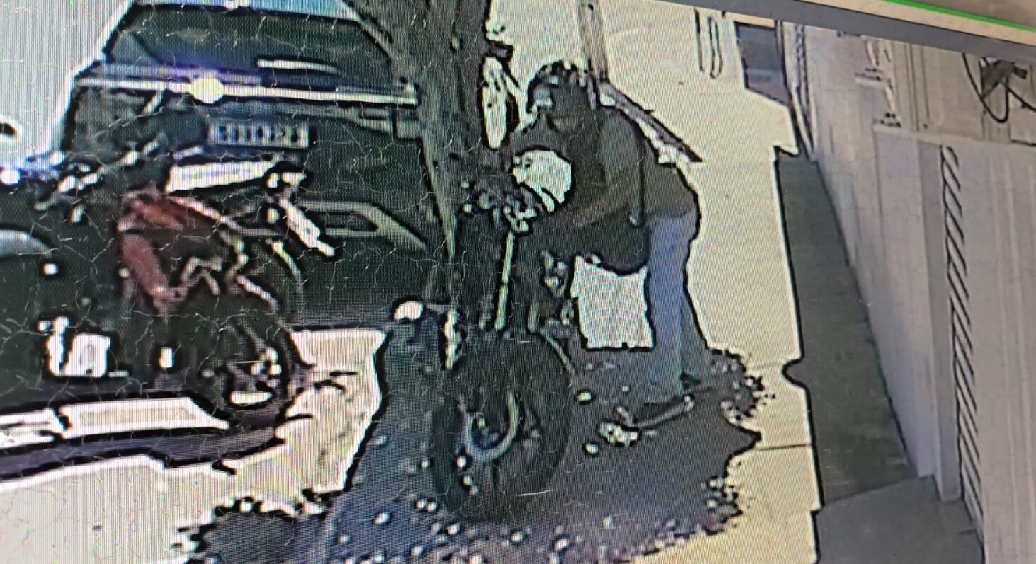 VÍDEO: Moto é furtada no Centro de Arcoverde; ação é registrada por câmeras de segurança