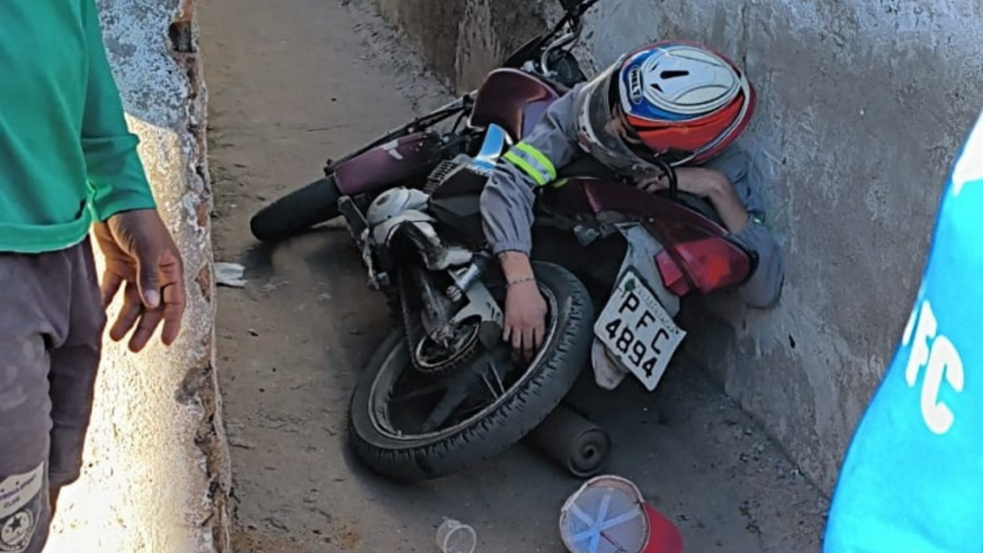 Homem é morto a tiros enquanto pilotava moto em Venturosa