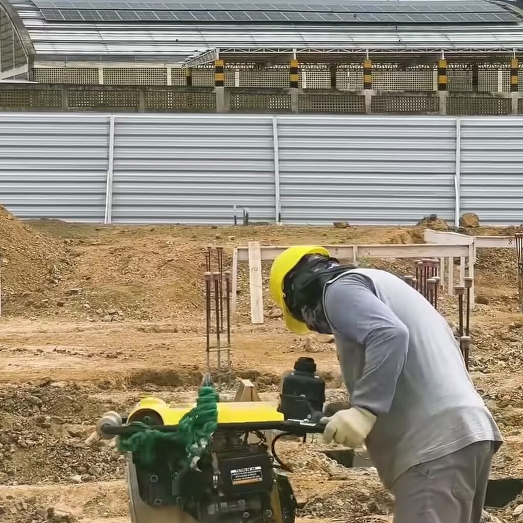 operários nas obras em Pesqueira