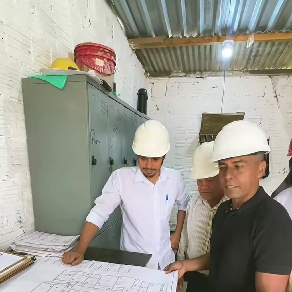 Pesqueira avança com obras e prefeito acompanha.