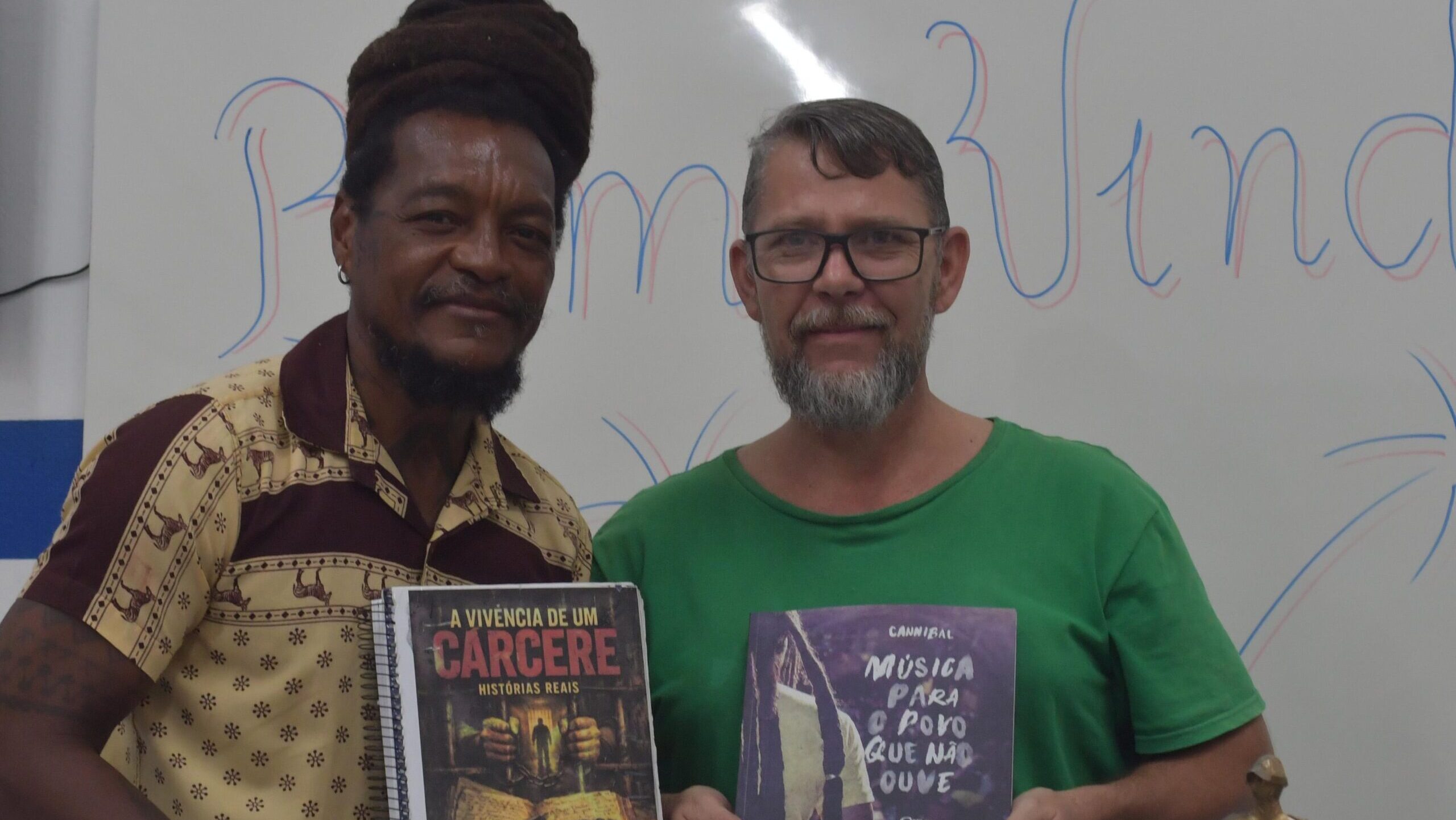 Presídio de Arcoverde recebe projeto de leitura com participação do músico Cannibal