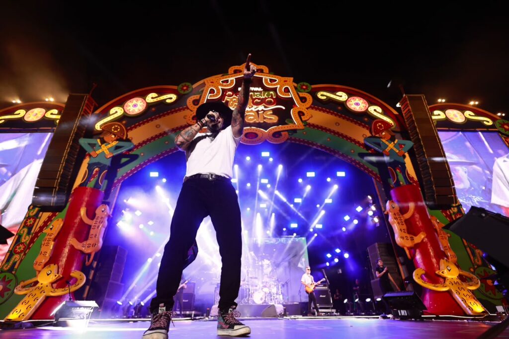 Pesqueira vive noite histórica com rock, tradição indígena e rap no Pernambuco Meu País