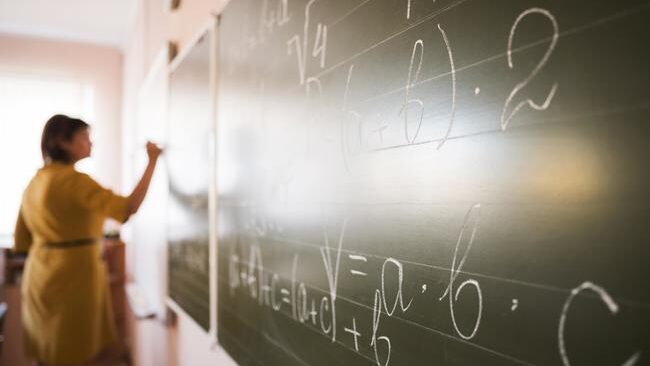 Sertânia não paga piso nacional a professores contratados e caso chega aos órgãos de controle