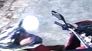 VÍDEO: Moto é roubada em frente à Igreja Maranata, no bairro Cidade Jardim, em Arcoverde
