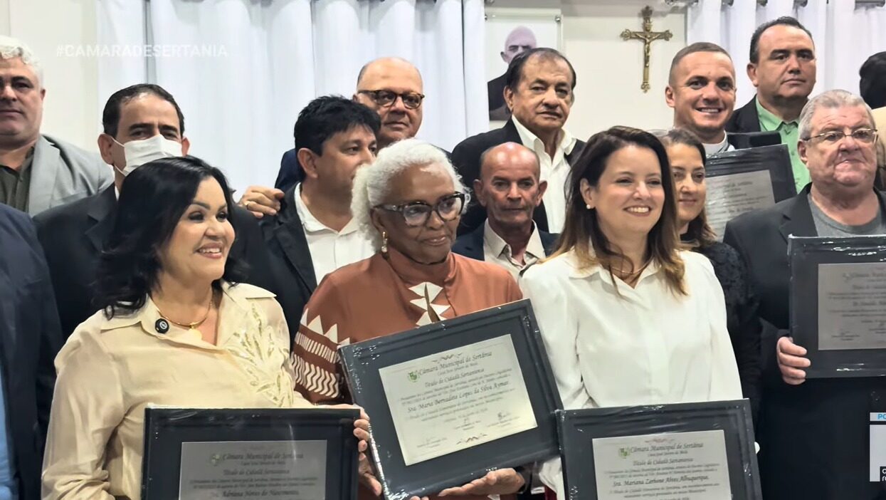 VÍDEO: Câmara de Vereadores realiza Sessão solene para entrega de títulos de cidadão e cidadã sertaniense