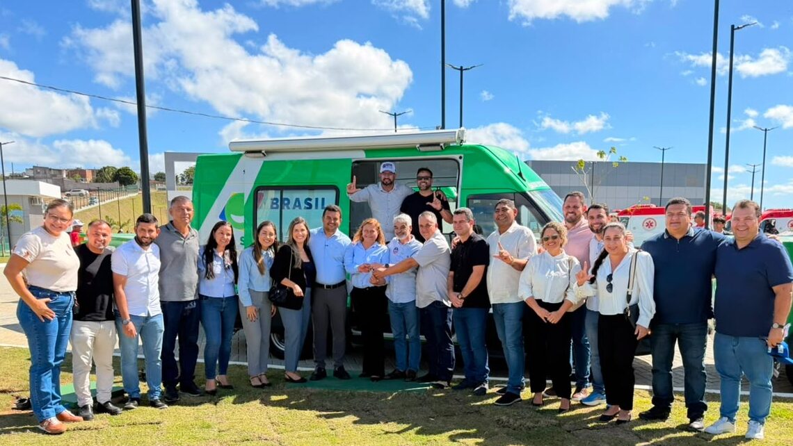 Itaíba recebe unidade móvel do Brasil Sorridente e micro-ônibus para saúde