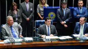 Alcolumbre anuncia tramitação de PEC que acaba com escala 6×1