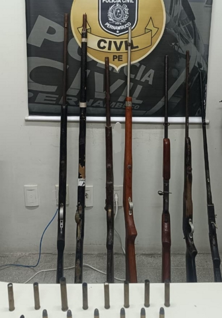 Arsenal escondido em Águas Belas