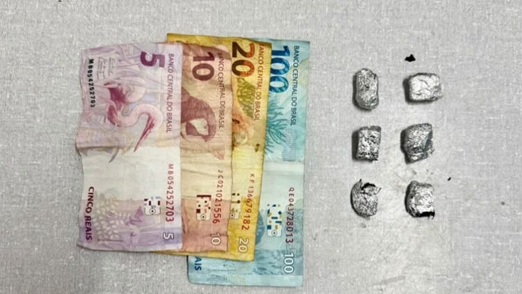 Polícia Militar apreende seis porções de maconha durante abordagem em Águas Belas