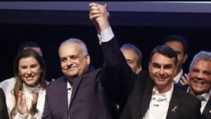 Flávio Bolsonaro escolhe Alfredo Gaspar como vice