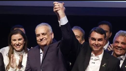 Flávio Bolsonaro escolhe Alfredo Gaspar como vice