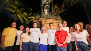 Aos pés de Nossa Senhora, João Campos inicia campanha no Recife