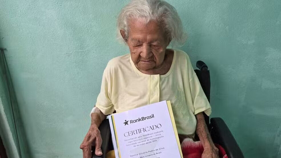 ‘Ela só gosta de coxinha e guaraná’, diz neta de mulher mais idosa do Brasil