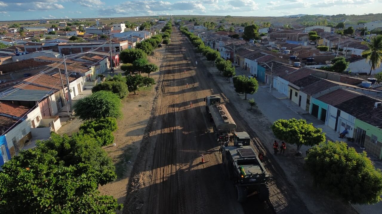 Recapeamento da Avenida José Rafael de Freitas começa em Ibimirim