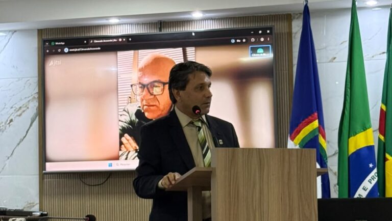 Paulinho Galindo destaca eficiência do Laboratório Municipal de Arcoverde