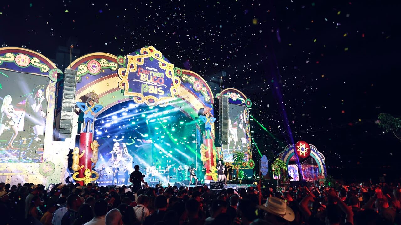 Forrós de todo o Nordeste agitam primeira noite do Festival Pernambuco Meu País em Arcoverde