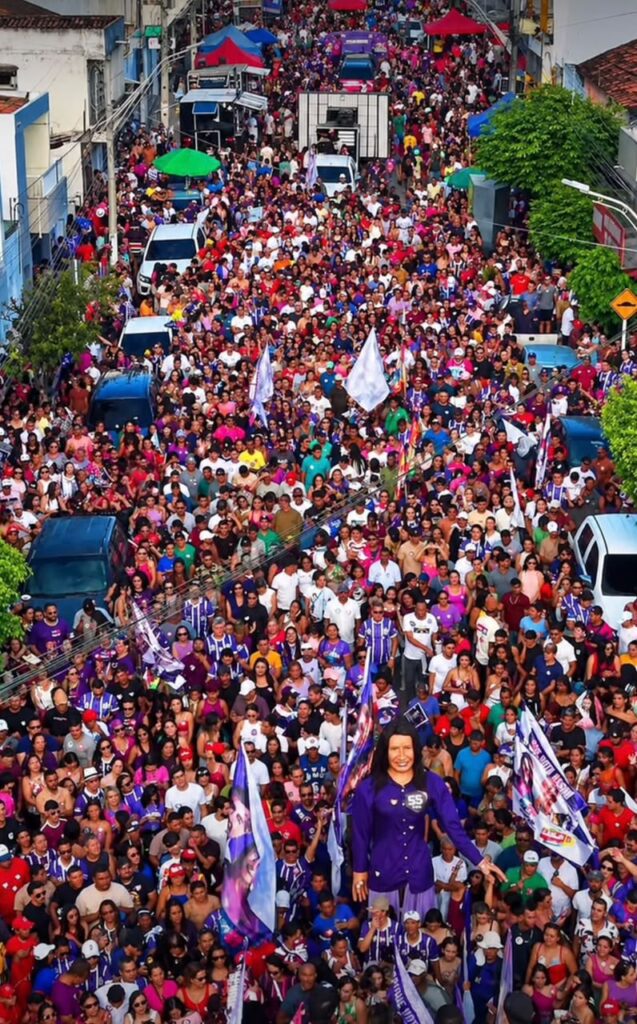 Pesqueira recepciona governadora em evento político