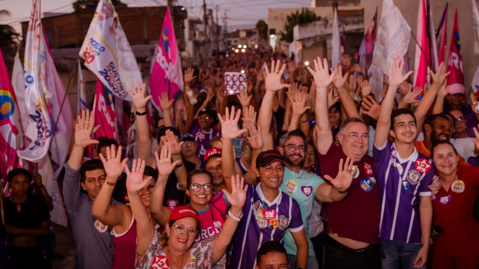 Zeca realiza caminhada política no Sucupira em apoio a candidatos