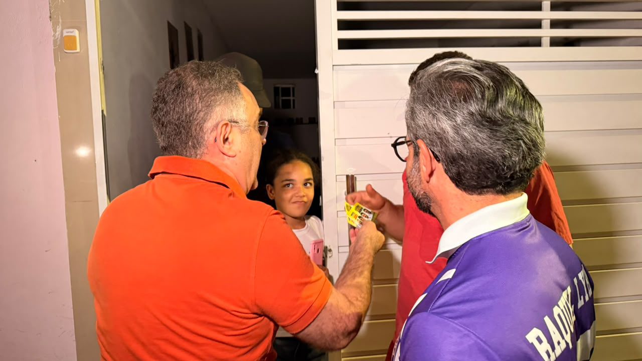 Zeca comanda caminhada festiva em Arcoverde
