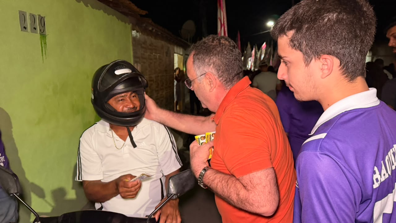Zeca comanda caminhada festiva em Arcoverde