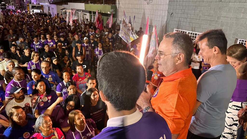 Prefeito Zeca Cavalcanti realiza caminhada política no São Cristóvão