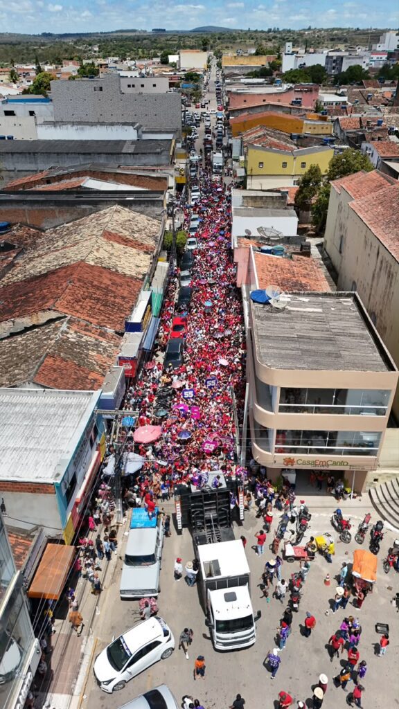 Caminhada reúne multidão em Buíque