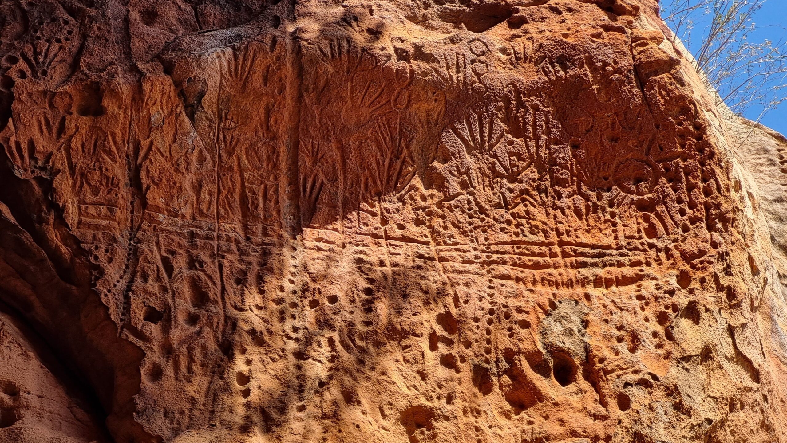 Pesquisas encontram cemitério indígena de mais de 6 mil anos no Catimbau, em Buíque