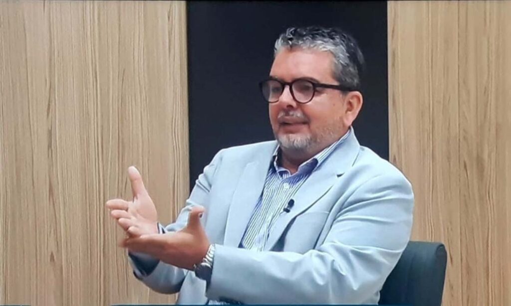 TRE determina suspensão de perfil do jornalista Ricardo Antunes