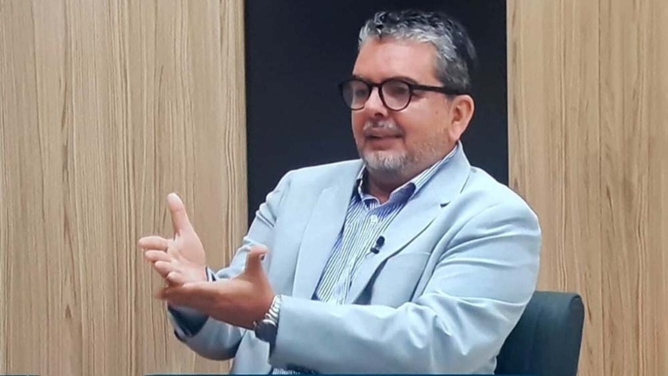 TRE-PE determina suspensão de perfil do jornalista Ricardo Antunes