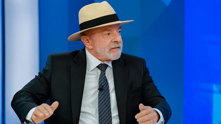 Lula reduz impostos sobre gasolina e etanol
