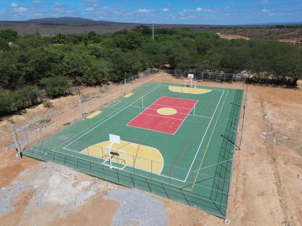 Prefeitura de Ibimirim entrega quadra no Povoado Moxotó
